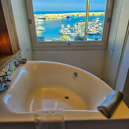 106 Maison De Charme Bed & Breakfast 4*