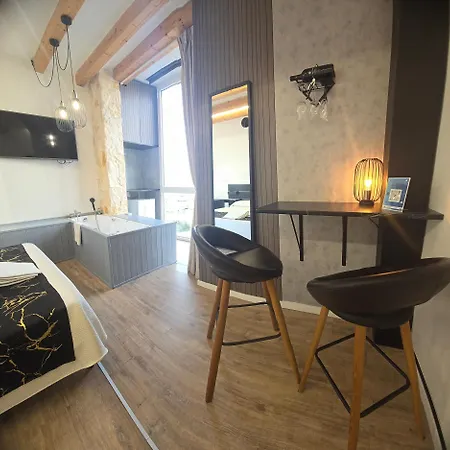 Bed & Breakfast 106 Maison De Charme Mola di Bari